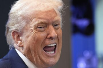 Răzbunarea lui Trump. Președintele SUA majorează tarifele globale la 15% după înfrângerea de la Curtea Supremă