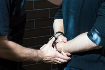 Fratele tânărului mort de supradoză în garajul lui Maru, bătut de un vlogger din SUA. Agresorul a fost prins