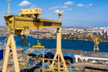 Peste 5.000 de români primesc până la șase salarii de la stat