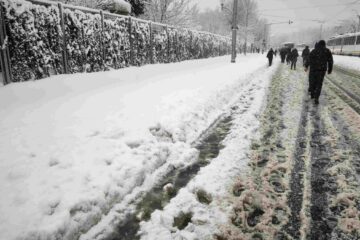 zăpada i-a luat din nou prin surprindere