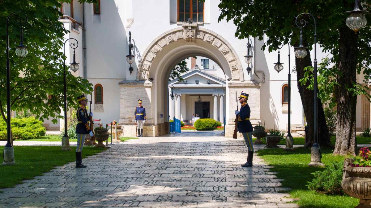 Președinția explică întârzierea în promulgarea legii pensiilor de serviciu: după comunicarea CCR