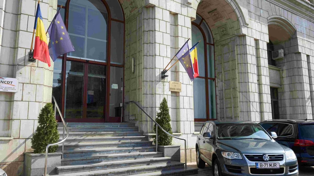 Șase pretendenți la șefia marilor parchete au încasat, de la stat, împreună cu familia, în doar un an, venituri de 3,7 milioane de lei