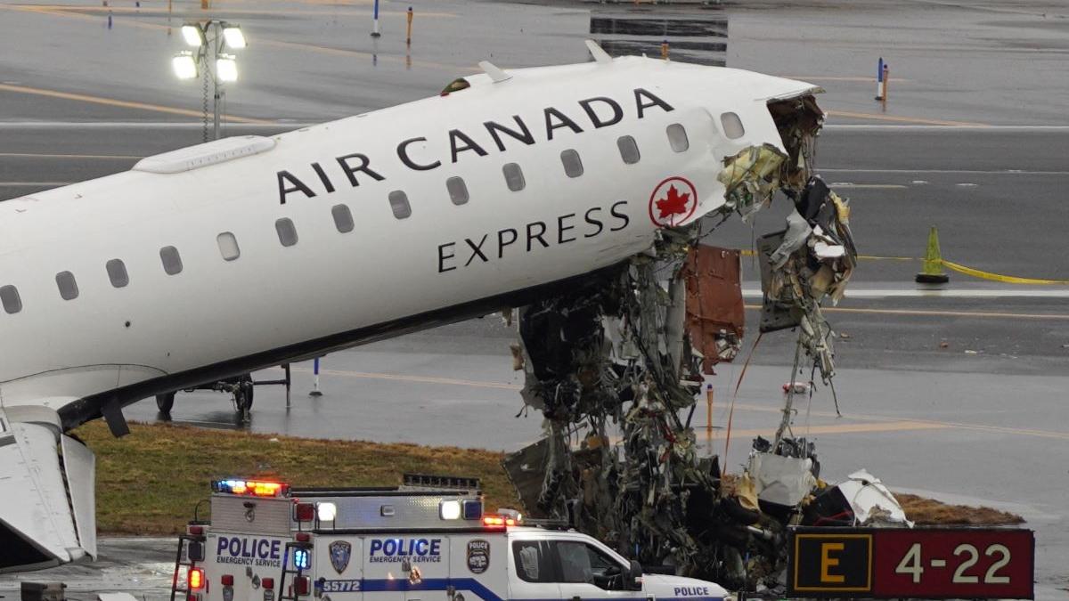 avion rupt în două, controlorul recunoaște „Am greșit”