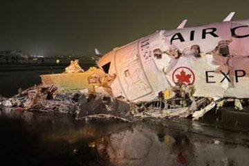 Accident cu victime pe pista aeroportului LaGuardia din New York. Traficul aerian a fost oprit