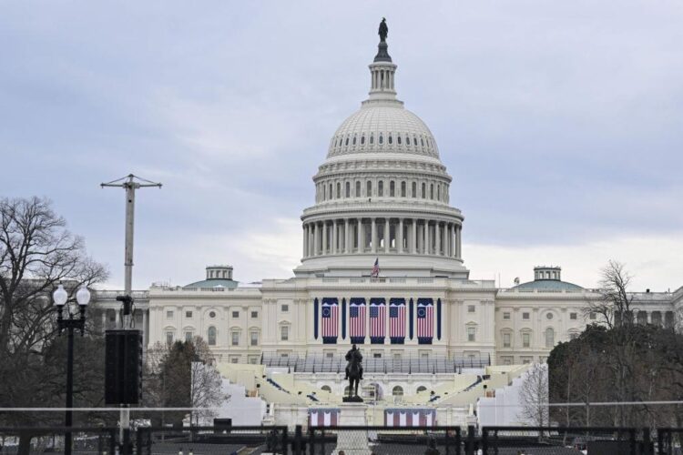 O mașină s-a izbit de porțile complexului prezidențial.