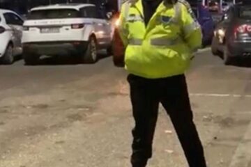 O femeie decedată, amendată pentru parcare ilegală. Deciziile aberante ale Poliției Locale și instanței de judecată