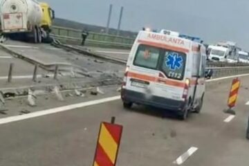 Atenție, șoferi! Blocaj total pe A3 din cauza unei cisterne răsturnate. Pericol de explozie!