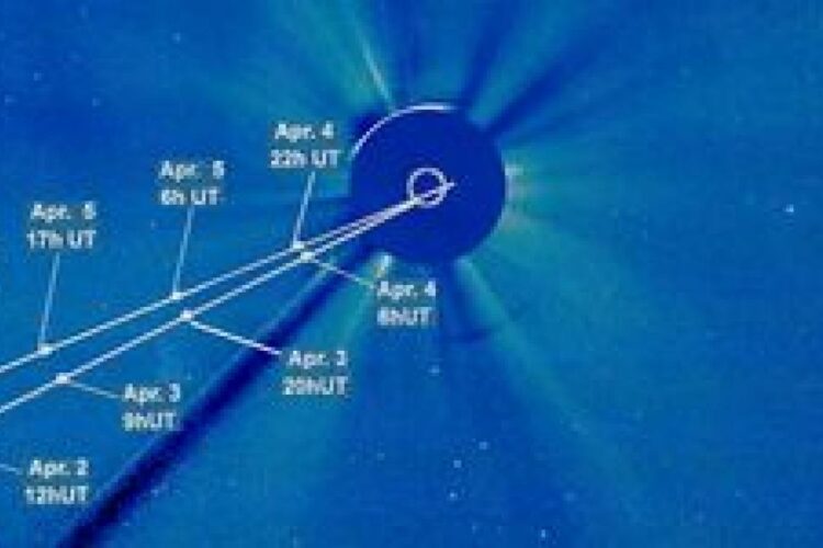 O cometă nou descoperită trece pe lângă Soare în aprilie
