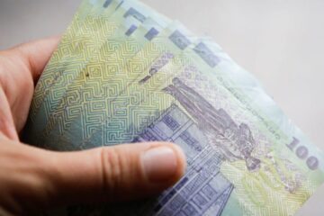 Crește salariul minim brut pe țară