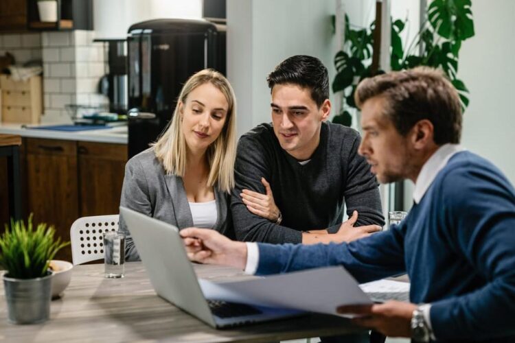 Cum te ajută un broker să înțelegi ofertele băncilor