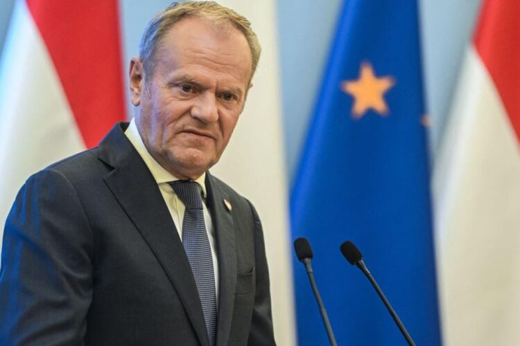Donald Tusk cere UE să mențină permisele de carbon gratuite pentru industrie