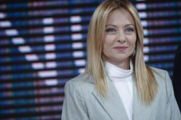 sunt judecate de alegători după expresia feței