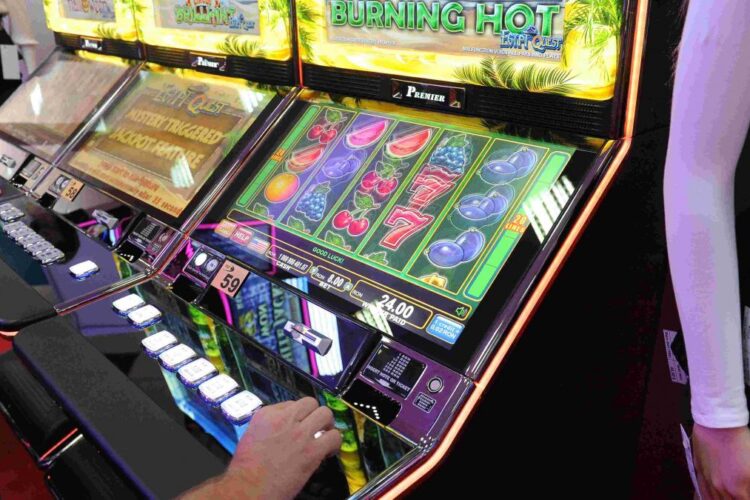 Guvernul, pregătit să ne rupă în amenzi. Cât strânge statul din „păcatele” românilor