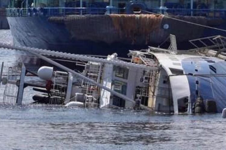 Incidentul din portul Midia. Continuă căutarea persoanelor dispărute după scufundarea remorcherului „Astana”