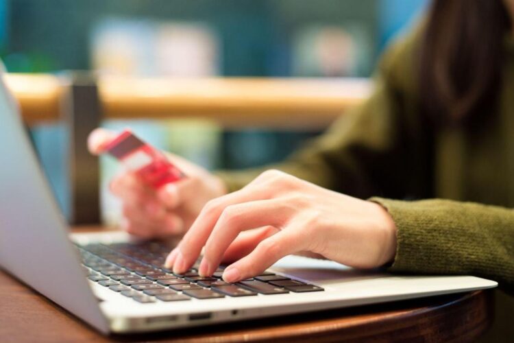 Invenția unui student pentru a-și limita timpul petrecut pe rețelele de socializare