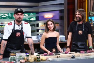 Jurații luptă diseară pentru penultima amuletă a sezonului, iar la audițiile Chefi la cuțite, Alexandru Ion și Ștefan Floroaica se întrec la gătit cu Dan Alexa și Gabi Tamaș