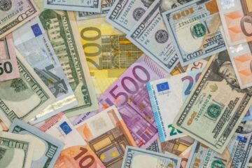 Leul s-a apreciat, joi, în raport cu euro, dar a scăzut faţă de dolarul american