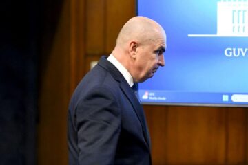 „Merea la vaci cu cartea-n brâncă”