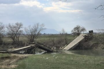 Podul de la Ariușd a rezolvat problema constructorilor: s-a prăbușit singur