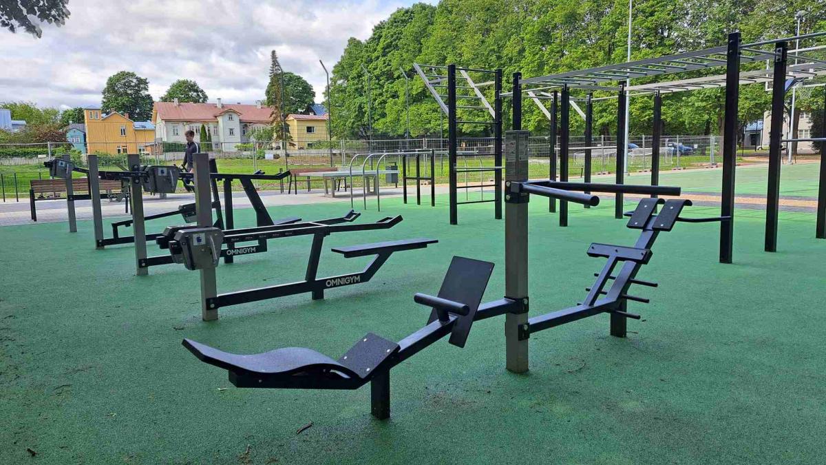 Primăria lui Mihai Chirica a luat-o pe urmele lui Emil Boc. Achiziție de aparate de fitness, în plină criză economică