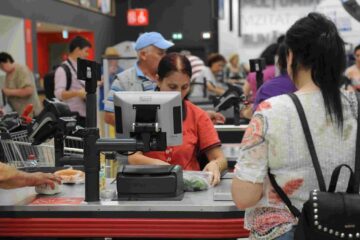 Produsele mai ieftine sunt ale lanțurilor de magazine, la promoție sau în oferte speciale