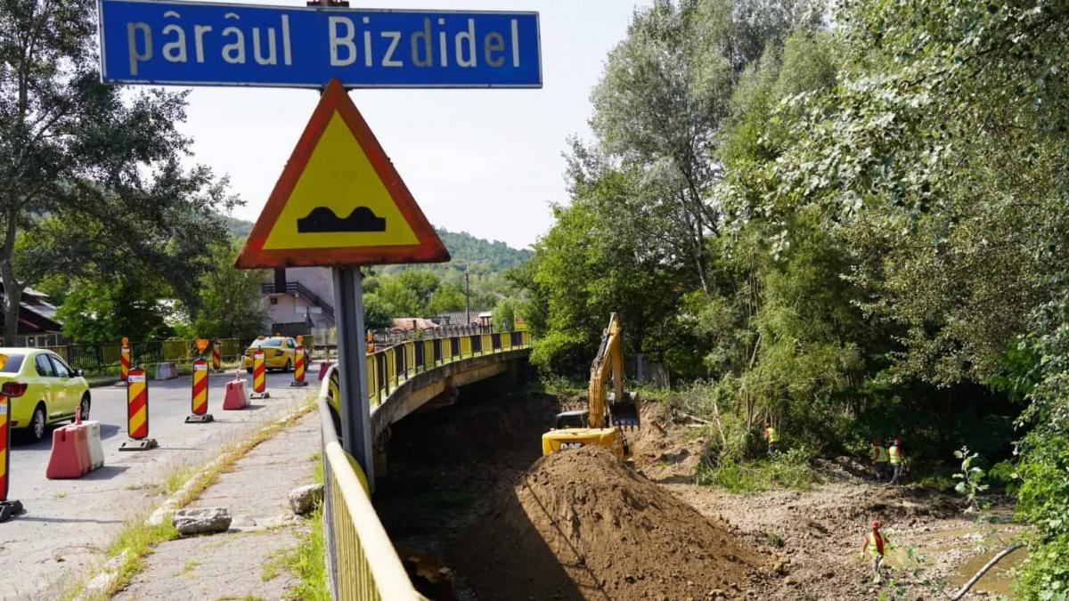 se așteaptă uscarea betonului turnat