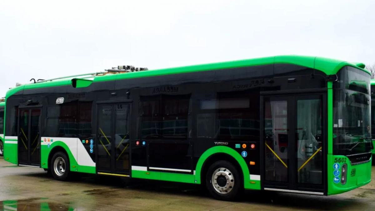 Adio, rable! Cum arată noile troleibuze Yutong care vor circula de astăzi în Capitală