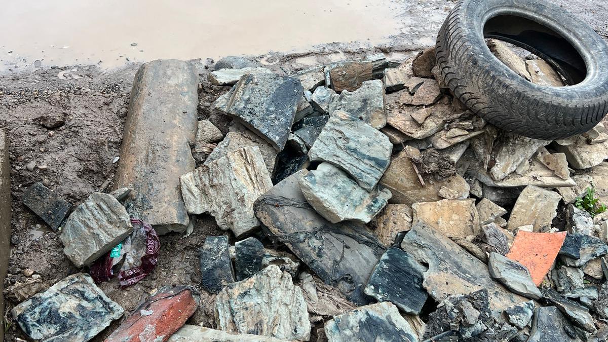 Haos și iresponsabilitate la marginea Capitalei. Ce se întâmplă pe Strada Balanței din Dobroești