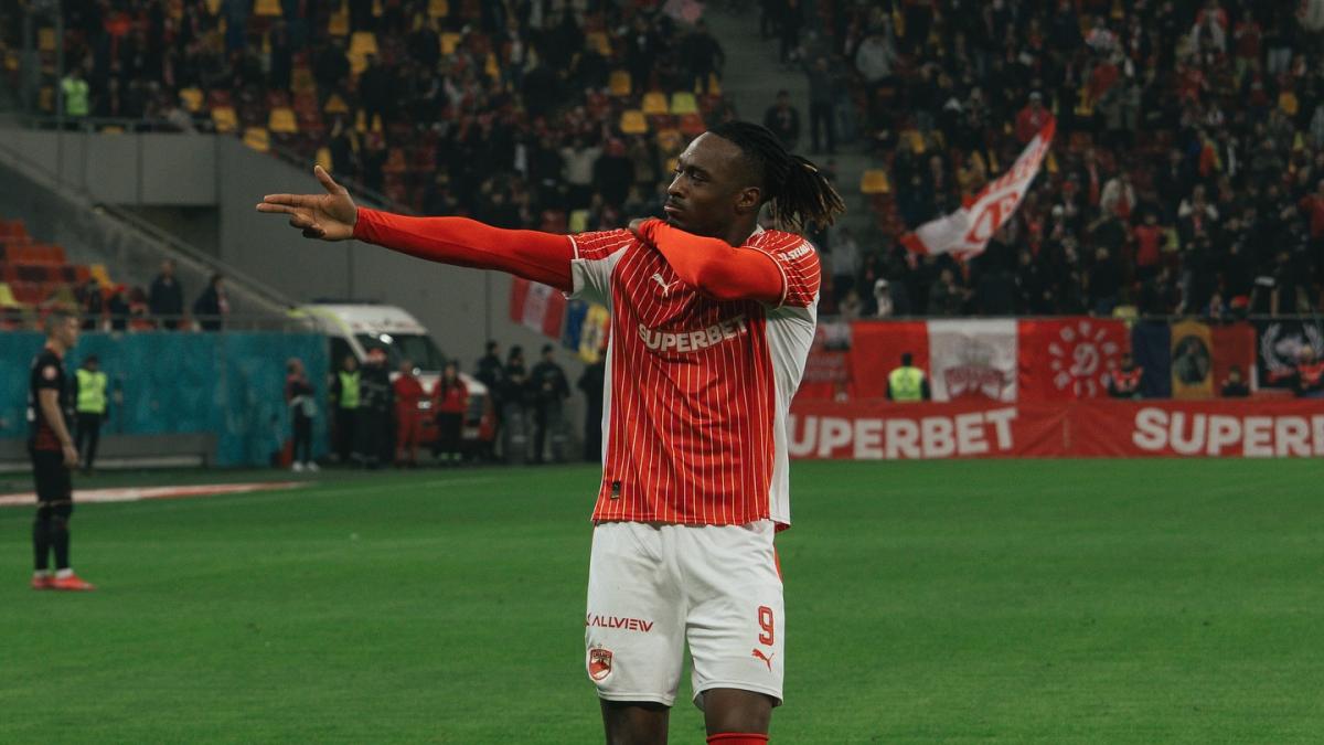 CFR Cluj și Dinamo se întâlnesc duminică seară