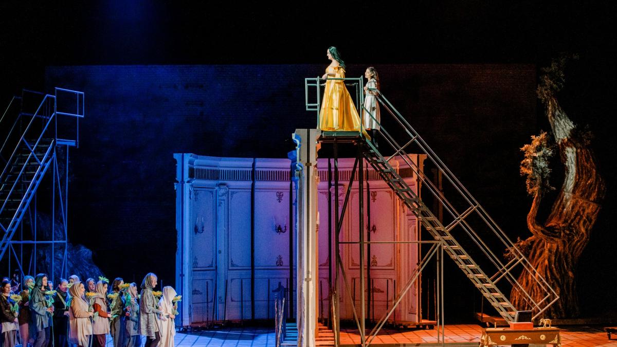 Titluri de succes deschid luna aprilie pe scena ONB: „Bărbierul din Sevilla”, „Callas-Oana Pellea”, „Lacul lebedelor”, „Lohengrin” și „Nunta lui Figaro”