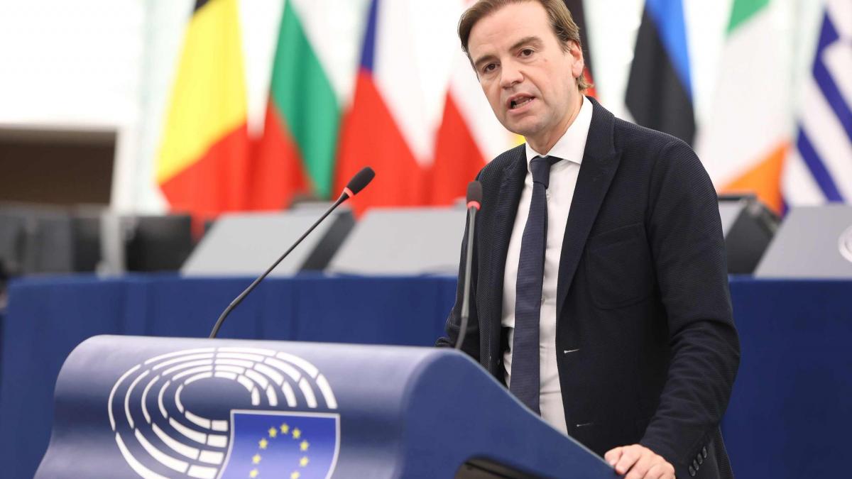 UE trimite imigranții în „centre de returnare” non-UE