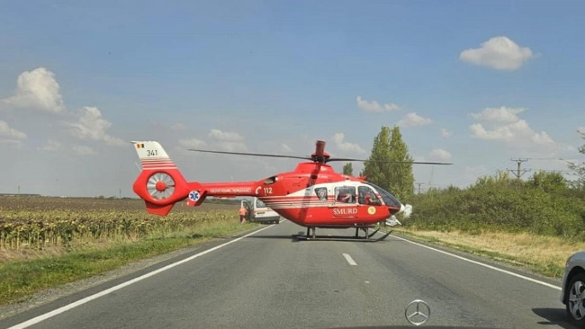 Impact violent între două mașini, urmat de un incendiu, în ajunul Paștelui! La fața locului intervine un elicopter SMURD
