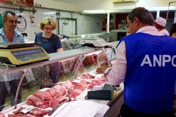 Ce au găsit inspectorii ANSVSA în magazine