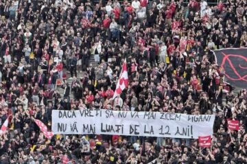 Bannere cu mesaje rasiste la meciul Dinamo-Rapid