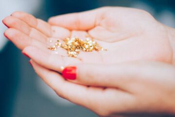 Bijuteriile din aur și-au pierdut strălucirea? Cum să le readuci la viață în câteva minute