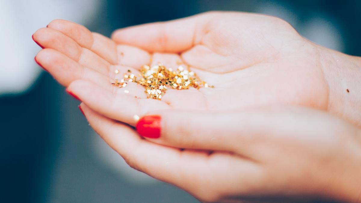 Bijuteriile din aur și-au pierdut strălucirea? Cum să le readuci la viață în câteva minute