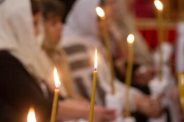 Ce înseamnă trecerea pe sub Sfântul Epitaf în Vinerea Mare