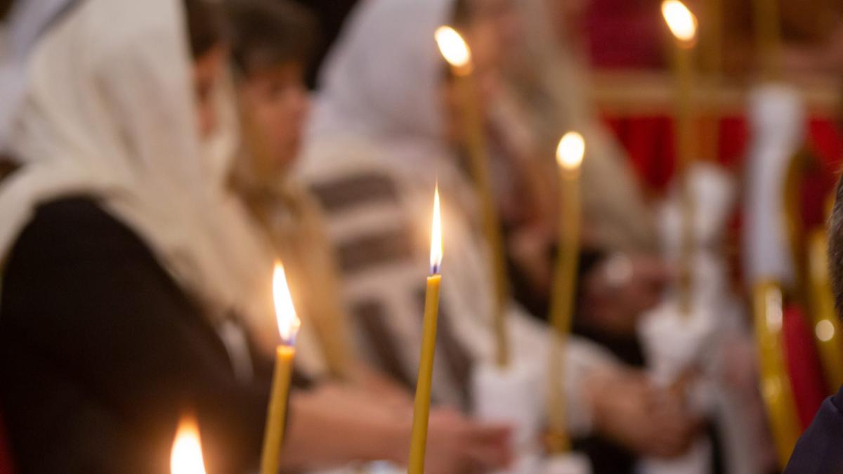 Ce înseamnă trecerea pe sub Sfântul Epitaf în Vinerea Mare