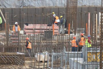 Nivel record de muncitori străini. Numărul a crescut cu aproape 50% în 2025