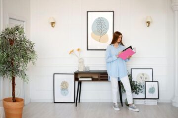 Cum schimbi atmosfera casei cu câteva tablouri alese bine