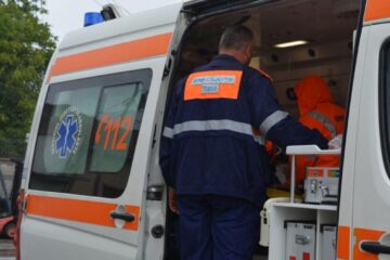 Deltaplanist rănit după o aterizare violentă într-o zonă împădurită