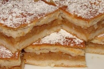 Cum prepari prăjitura cu mere „12 linguri”