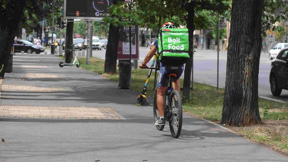 35% își caută al doilea job. Guvernul îi va rupe cu taxele