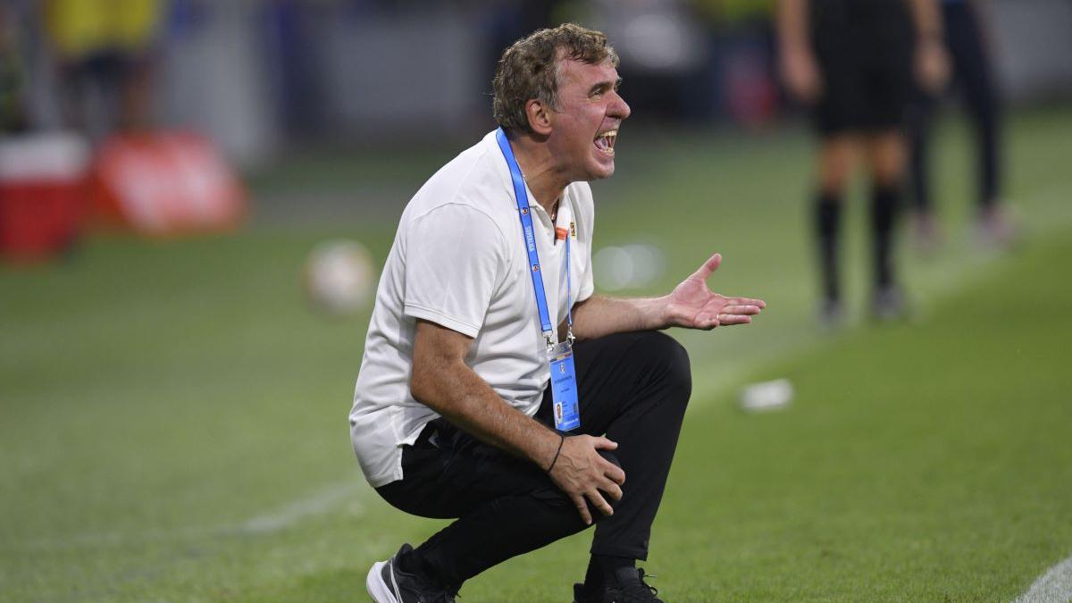 Hagi, ultima soluție pentru un fotbal fără direcție