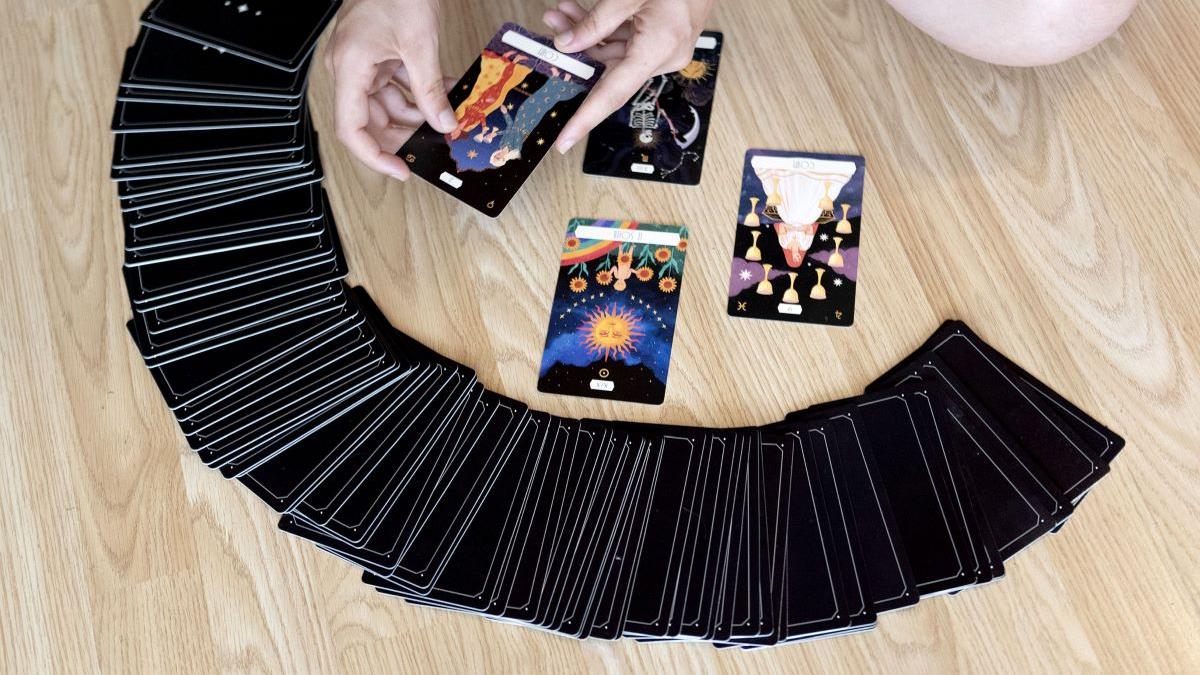 Horoscop tarot, 27 aprilie – 3 mai 2026: cine pleacă, cine câștigă și cine o ia de la zero