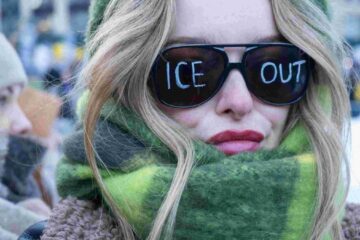 ICE a deportat aproape jumătate de milion de persoane într-un an