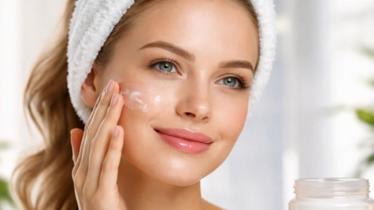 9 întrebuințări surprinzătoare ale vaselinei pentru piele, păr și frumusețe