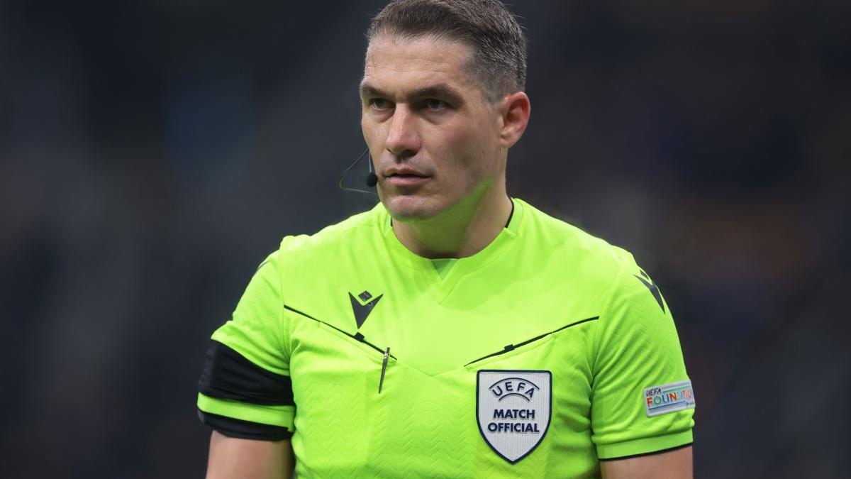 Istvan Kovacs va arbitra meciul FC Barcelona