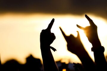 Legătura surprinzătoare între fericirea unei țări și un anumit gen muzical