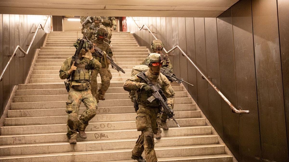 Bărbații 17-45 ani nu pot pleca din Germania fără OK militar